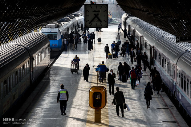 مسافران نوروزی در ایستگاه های قطار