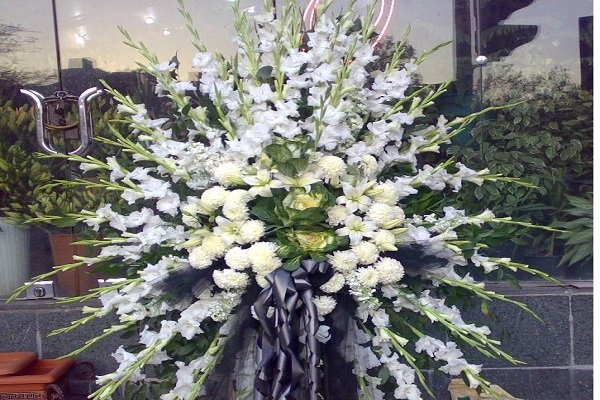 اهداي تاج گل ظريف به مقبره سربازان گمنام لهستان