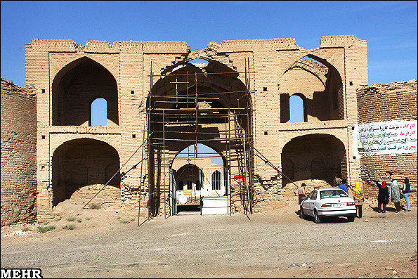 مجوز واگذاری ۲۶۹ بنای تاریخی به بخش خصوصی داده شده است کاروانسرای دیرگچین قم