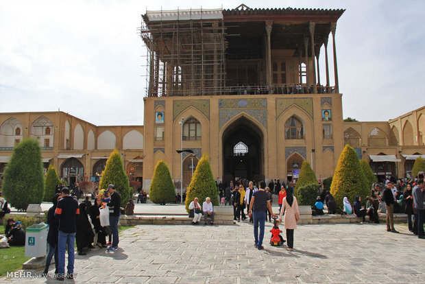 مهمانان نوروزی در میدان امام(ره) اصفهان