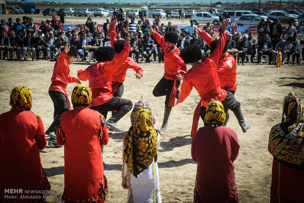 ذکرخنجر؛ نمایش قوم ترکمن/ شهرستانی آرامیده در کنار خلیج گرگان
