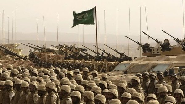 استقرار تانکهای عربستان در ۳۰۰ متری مرز یمن