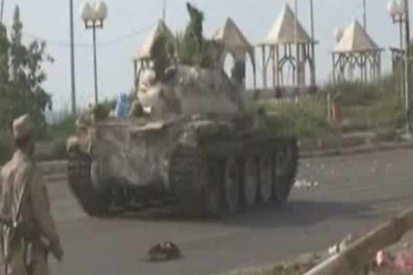 فیلم/ محاصره شبه نظامیان وابسته به هادی در شهر عدن