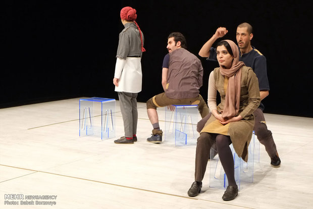 اجرای نمایش کامنت