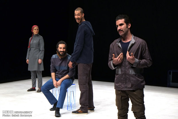 اجرای نمایش کامنت