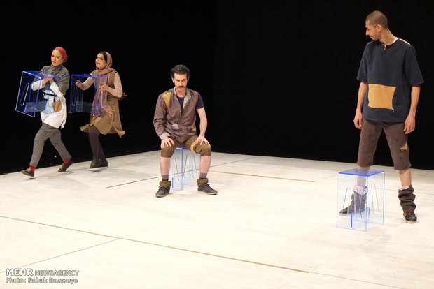 اجرای نمایش کامنت