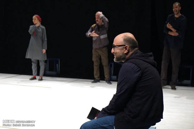 اجرای نمایش کامنت