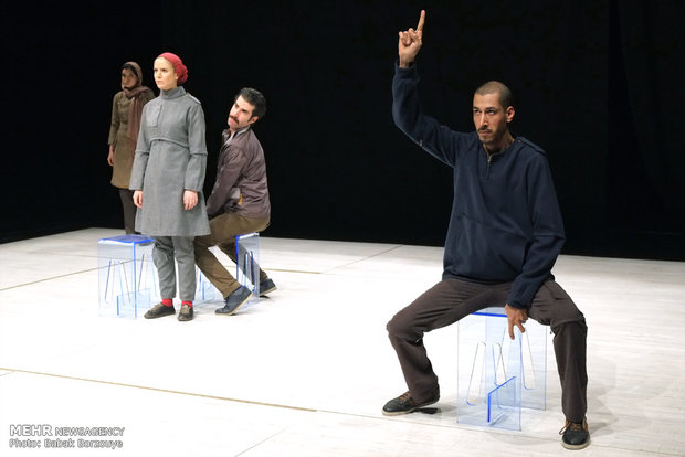 اجرای نمایش کامنت