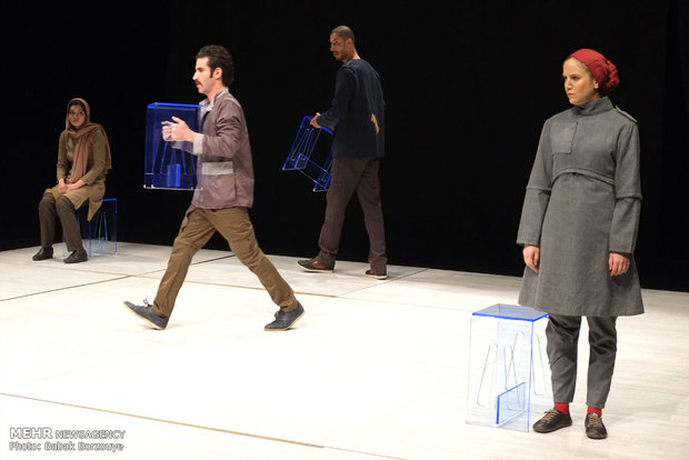 اجرای نمایش کامنت