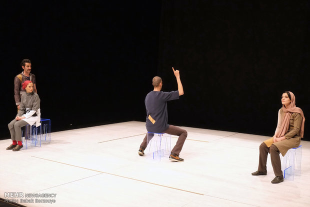 اجرای نمایش کامنت