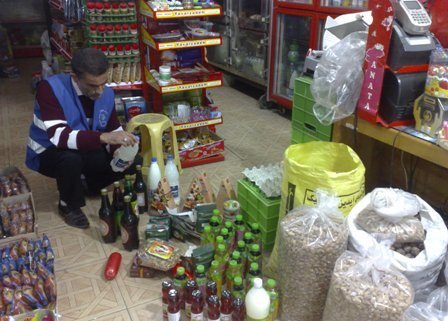 ۴۰۰کیلوگرم مواد غذایی تاریخ مصرف گذشته در گچساران جمع آوری شد مواد غذایی فاسد