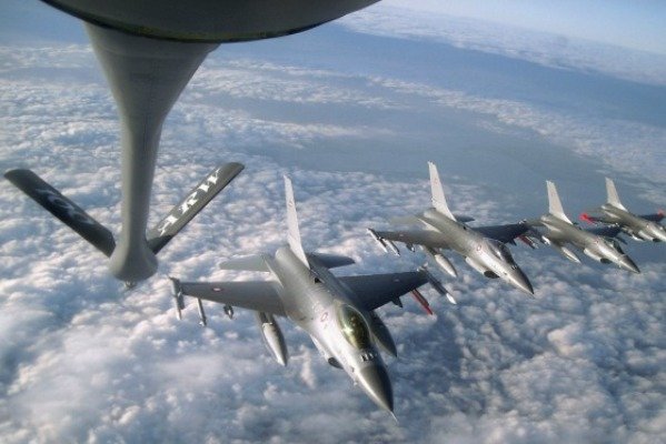 آمریکا آماده سوخت رسانی به جنگنده های سعودی برای حمله به یمن است