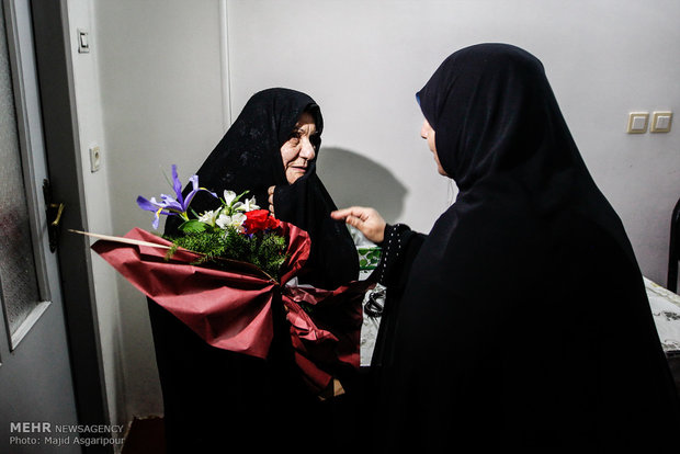 دیدار با خانواده شهدا و مسن ترین مادر تهران