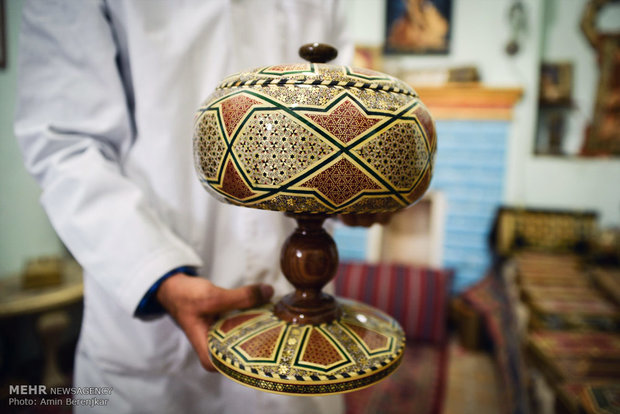 بزرگ ترین مرکز تجاری صنایع دستی ایران در اروپا افتتاح شد
هنر خاتم کاری