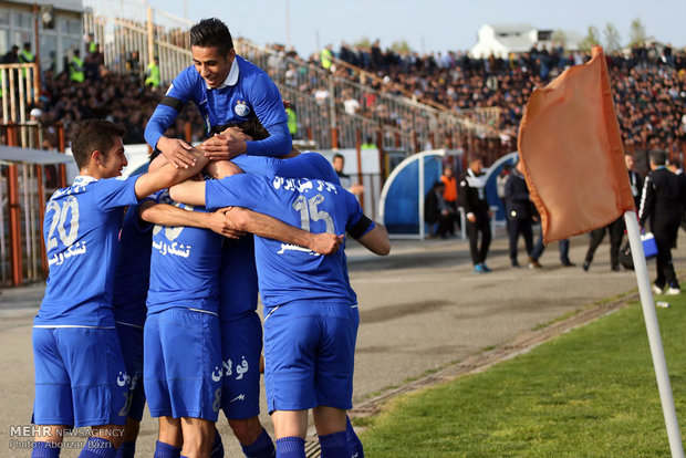 دیدار تیم های فوتبال ملوان و استقلال