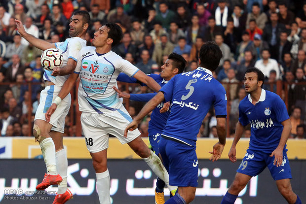 دیدار تیم های فوتبال ملوان و استقلال