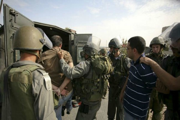 بازداشت ۵ فلسطینی توسط نظامیان صهیونیست در کرانه باختری