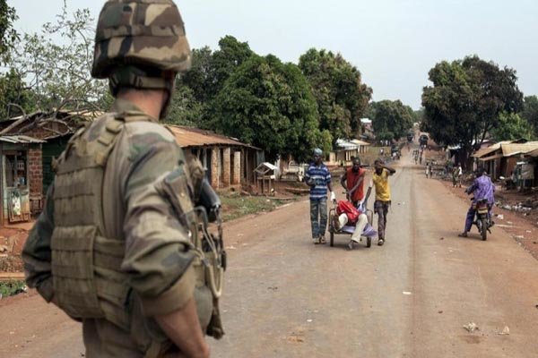 واکنش اولاند به کودک آزاری نظامیان فرانسه در آفریقای مرکزی