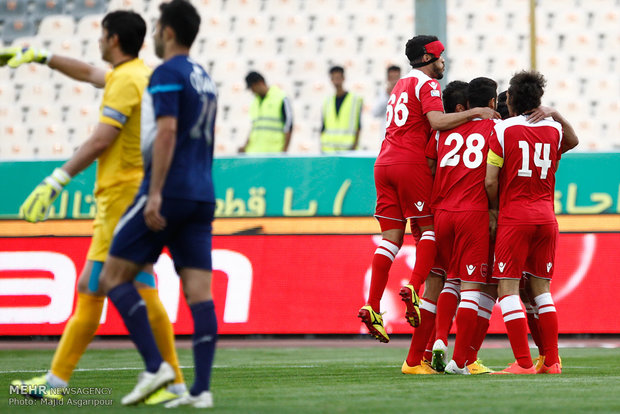 دیدار تیم های فوتبال پرسپولیس و پیکان