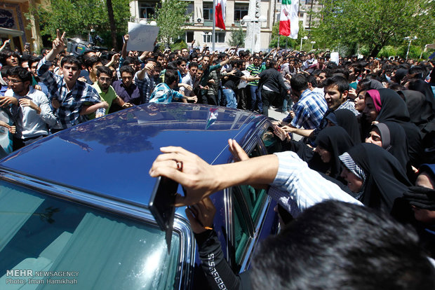 اعتراض دانشجویان به حضور هاشمی رفسنجانی/ واکنش رئیس دانشگاه