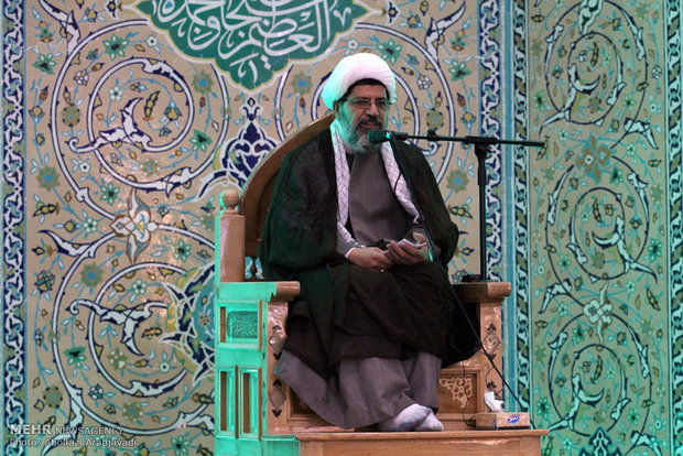 مجاهدت شهدا عامل عزت ایران/دشمن از تشکیل بسیج جهان اسلام می ترسد