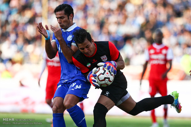 دیدار تیمهای استقلال تهران و تراکتورسازی تبریز