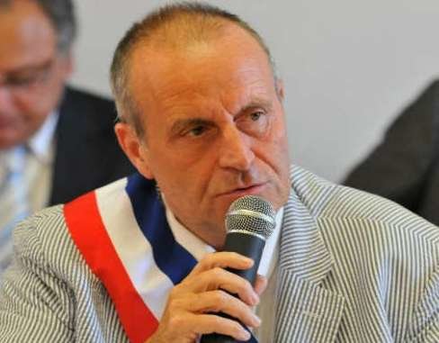 تصمیم حزب محافظه ‌کار فرانسه برای تنبیه شهردار اسلام ستیز