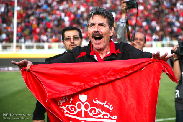 دیدار تیمهای فوتبال تراکتورسازی و نفت تهران