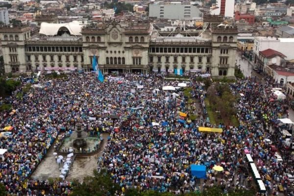 اعتراض مردم گواتمالا به فساد حاکم بر دستگاه دولت