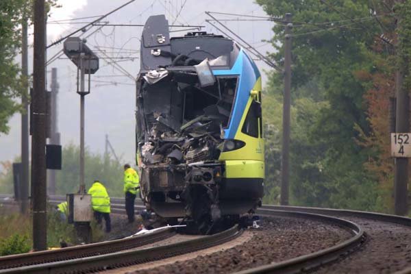 ۲۲ کشته و زخمی در حادثه قطار در آلمان