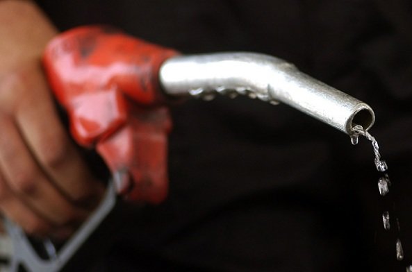 تعیین تکلیف قیمت بنزین تا پایان هفته/ همه گزینه ها روی میز است