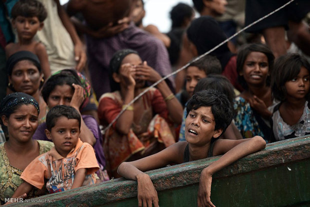 مهاجران سرگردان میانماری در دریا