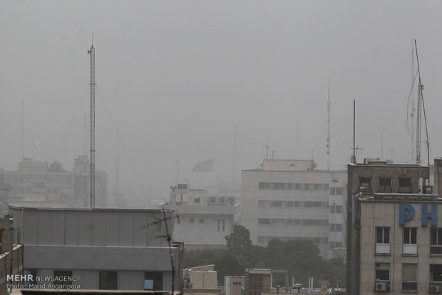 گرد و غبار در آسمان تهران