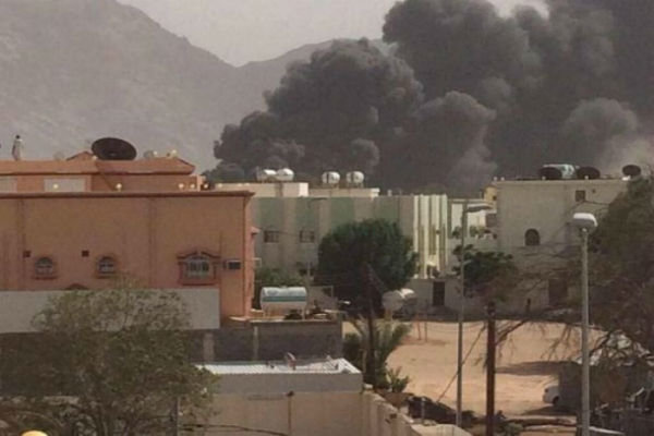 فیلم/ پایگاه های سعودی در تیررس موشک های یمنی