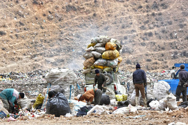 انباشت زباله در کوه باباموسی بجنورد