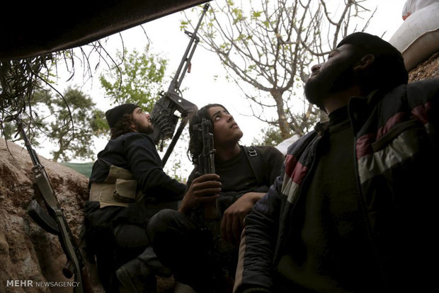 فیلم/ نبرد کمیته‌های مردمی و گروه‌های مسلح در حومه ادلب