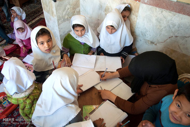 مدارس خودگران افغانی در تهران
