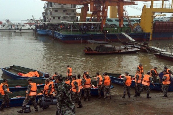 کشتی مسافربری چین با ۴۵۸ سرنشین غرق شد