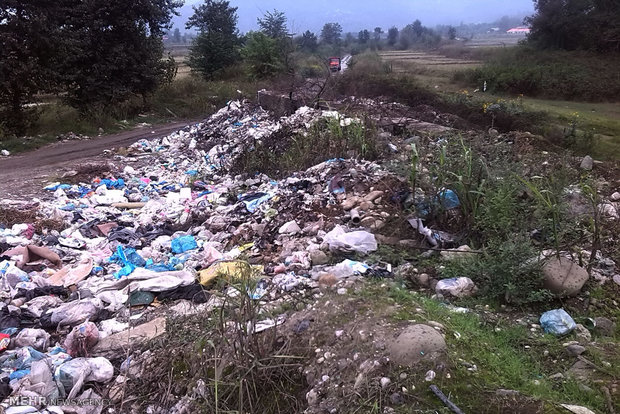 تجمیع زباله ها در فضای سبز شرق گیلان