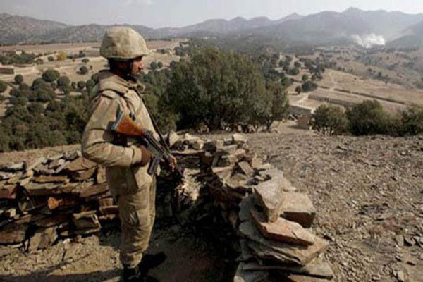 ۱۹ عضو طالبان در یک درگیری شدید در مرز با افغانستان کشته شدند