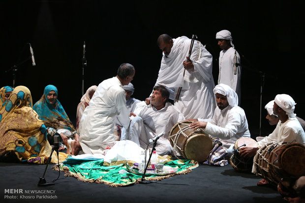 سومین روز از برگزاری دومین فستیوال موسیقی نواحی آینه دار