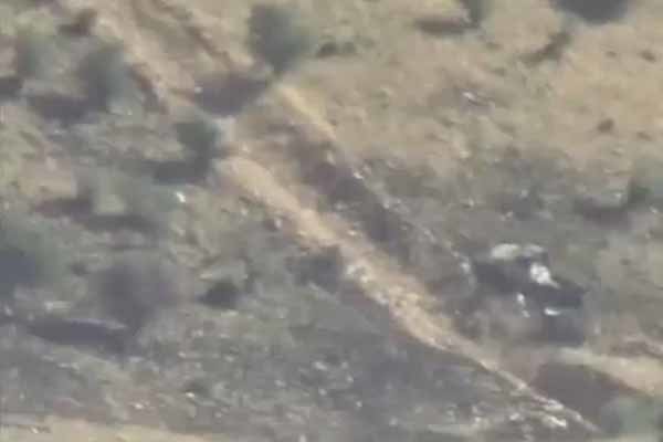 فیلم/لحظه شکار ادوات جبهه النصره در کوه الجراجیر در القلمون