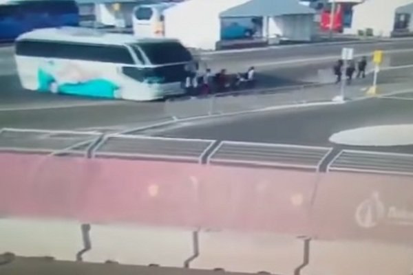 فیلم/ تصادف شدید اتوبوس با کاروان ورزشی در جمهوری آذربایجان