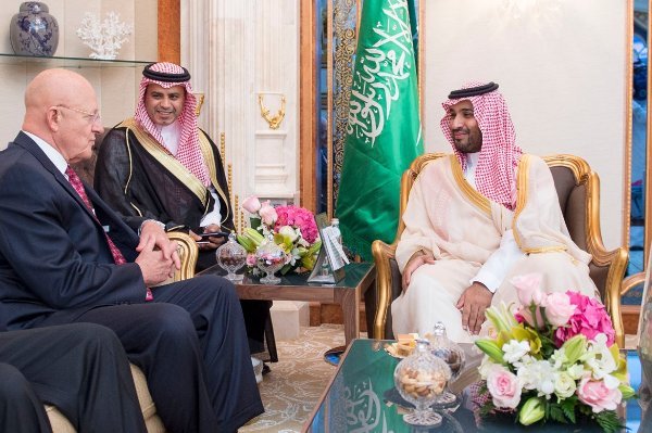 دیدار ولی ولیعهد عربستان با رئیس سیا در جده
