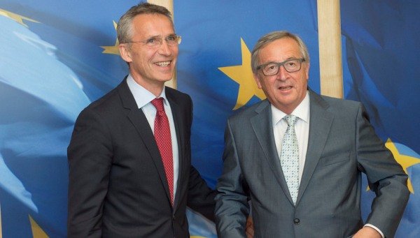 تاکید استولتنبرگ و یونکر بر همکاری بیشتر ناتو و اتحادیه اروپا