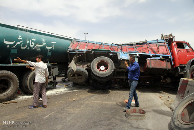 تصادف دو دستگاه کامیون در مشهد