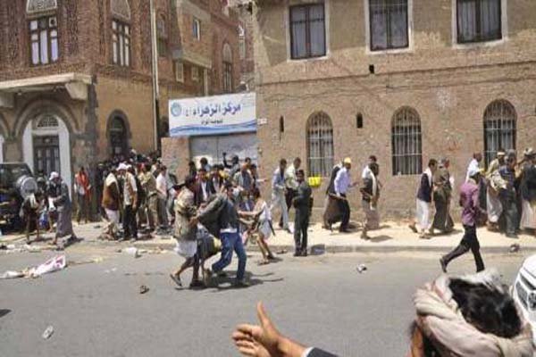 ده ها کشته و زخمی در انفجار خودروی بمبگذاری شده در صنعا