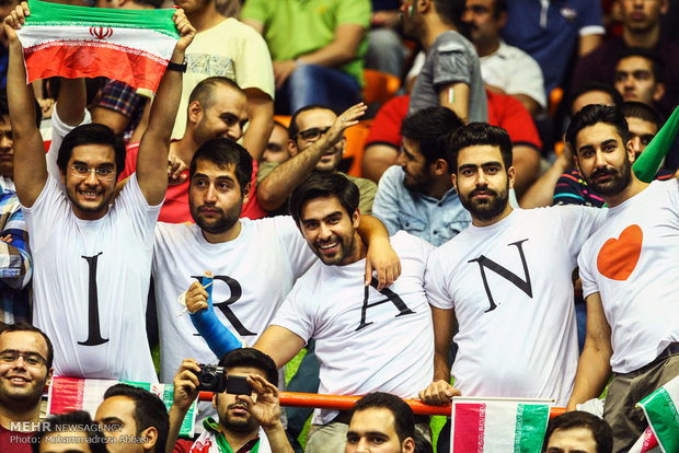 آغاز دیدار تیمهای والیبال ایران و آمریکا