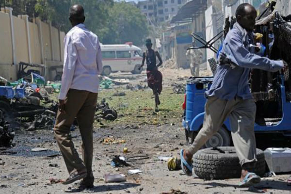 ۴۹ کشته و مجروح در انفجار دو خودروی بمب گذاری شده در سومالی