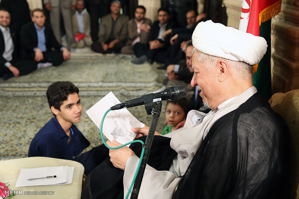 مراسم افطاری رئیس مجمع تشخیص مصلحت نظام با ایتام+عکس